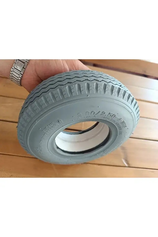 Medikaltec dolgu tekerlekli sandalye ön görünüm