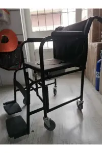 Tekerlekli hasta klozetin ambalaj görünümü