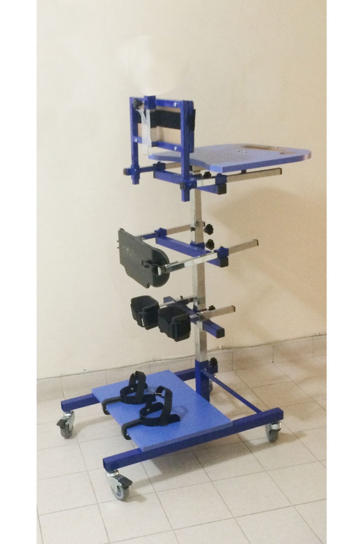 Medikaltec Ayakta Durma Masası Sehpası Gövde Destekli - Large= Kullanıcı Boyu: 140-170 Cm Medikaltec4177 - Görsel 1 (Ön…