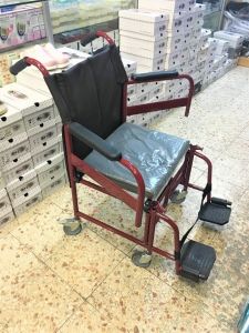 Hasta Engelli Sandalyesi ARABASI TUVALET - Medikaltec Hasta Engelli Sandalyesi Medikaltec6799 - Görsel 2 (Ön görünüm)