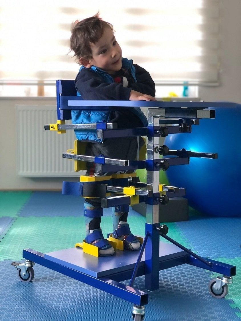 Medikaltec Ayarlanabilir Ayakta Durma Sehpası Sırt (Gövde) Destekli 2-4 YAŞ ARASI