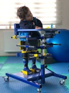 Medikaltec Ayarlanabilir Ayakta Durma Sehpası Sırt (Gövde) Destekli 6-9 YAŞ ARASI