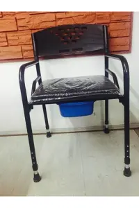 Medikaltec kamp WC hasta tuvalet sandalyesinin detay görünümü