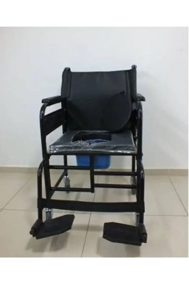 Medikaltec evde hastaya tuvalet ve banyo için tekerlekli sandalye ön görünüm