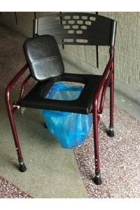 Medikaltec Deri Döşemeli Hasta Tuvaleti Klozeti Sandalyesi Seyyar Tuvalet Kamp Tuvaleti Taşınabilir Tuvalet