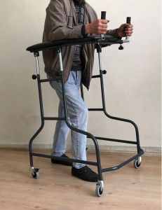 Medikaltec Haraketli Yürüme Cihazı Yetişkin Aksillar Destekli Walker Medikaltec5655 - Görsel 2 (Ön görünüm)