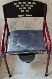 Medikaltec uzun kovalı komot sandalye yakın detay görünümü