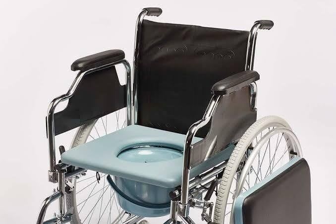 Klozetli Tekerlekli Sandalye Leo 280 Leo - Medikaltec Klozetli Tekerlekli Sandalye Medikaltec7038 - Görsel 1 (Ön görünüm)