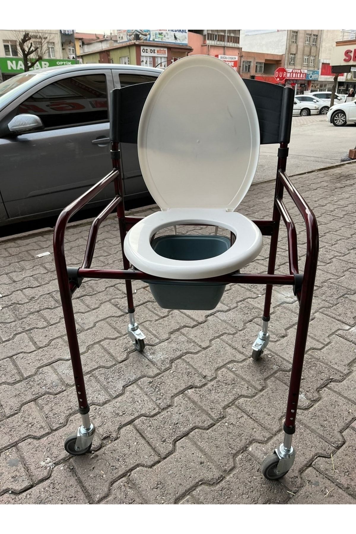 Medikaltec Plastik Kapaklı Tekerlekli Tuvaletli Hasta Sandalyesi Medikaltec3585 - Görsel 1 (Ön görünüm)