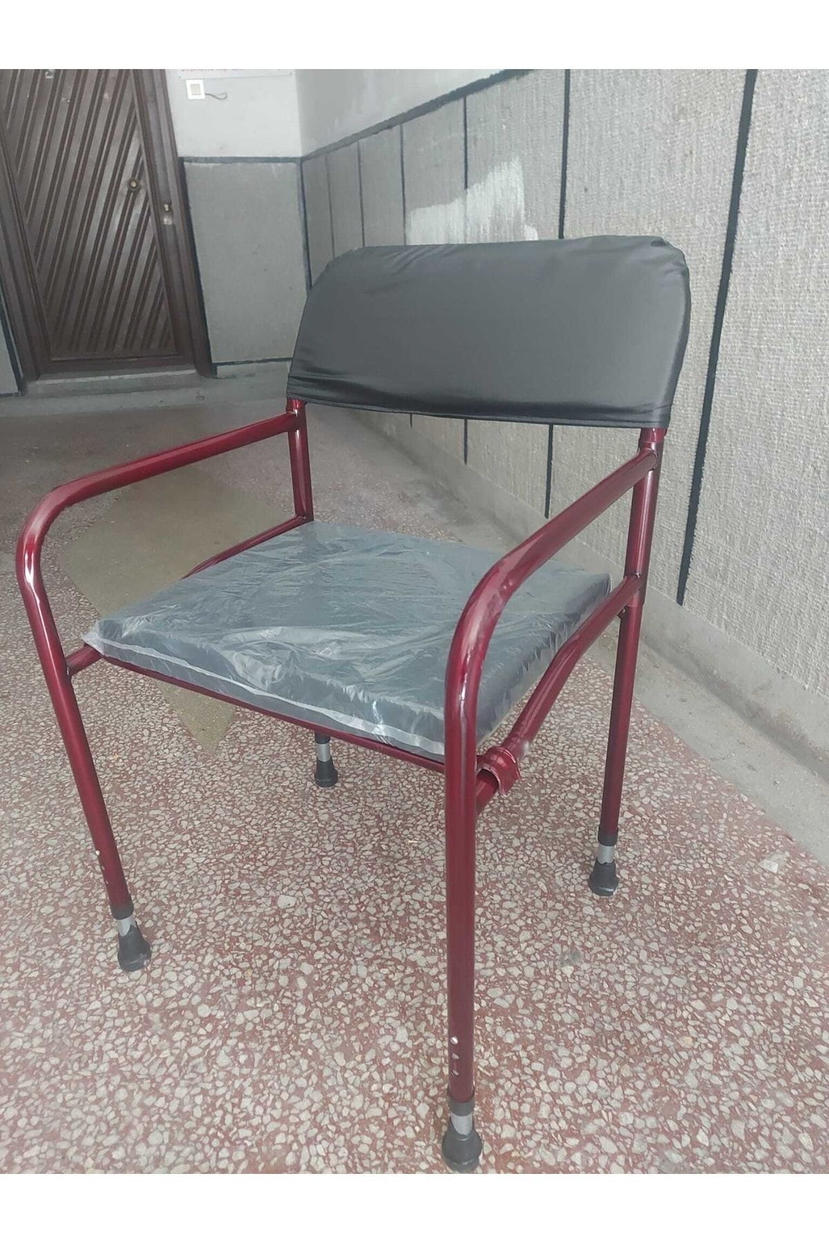 Medikaltec Tuvalet Sandalyesi Katlanır Derili Medikaltec3586 - Görsel 1 (Ön görünüm)