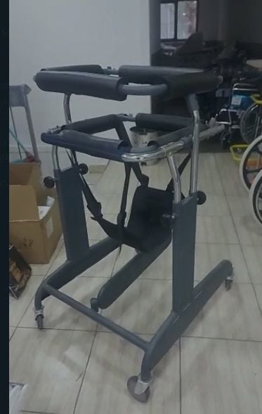 Yetişkinler İçin Örümcek Yürüteç Ayakta  - Medikaltec Yetişkinler İçin Örümcek Yürüteç Ayakta Durma