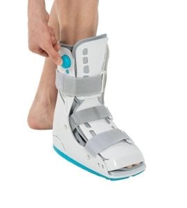 W651 Havalı Yürüme Botu (Kısa) SMALL Aya - Medikaltec Havalı Yürüme Botu (Kısa) SMALL Medikaltec9304 - Görsel 1 (Ön görünüm)